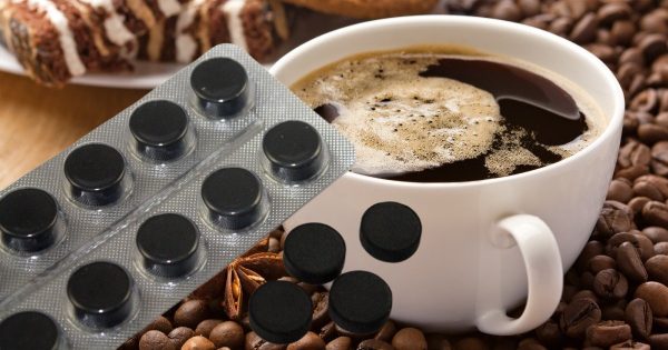 Por qué agregar carbón activado al café: una combinación interesante