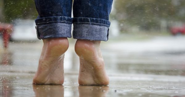 ¿Por qué una jubilada camina en puntillas todos los días?