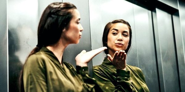 Por qué hay un espejo en el ascensor: 3 razones no evidentes Por qué hay un espejo en el ascensor: 3 razones no evidentes