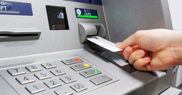 Qué hacer si el cajero se ha tragado la tarjeta y no tiene prisa por devolvértela Qué hacer si el cajero se ha tragado la tarjeta y no tiene prisa por devolvértela