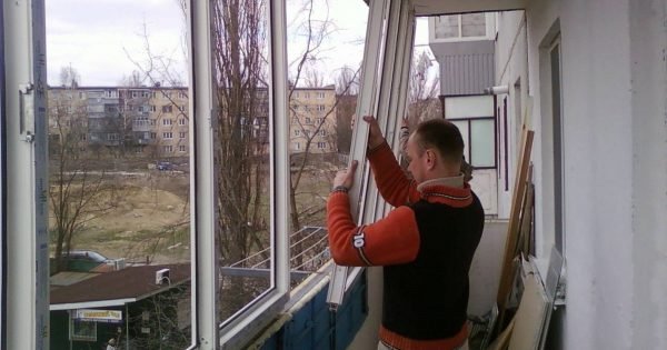 ¿Por qué la gente retira masivamente las ventanas de plástico?