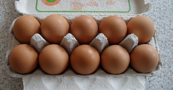 Por qué nuestras amas de casa buscan huevos seleccionados y los europeos los «guisantes de pollo»