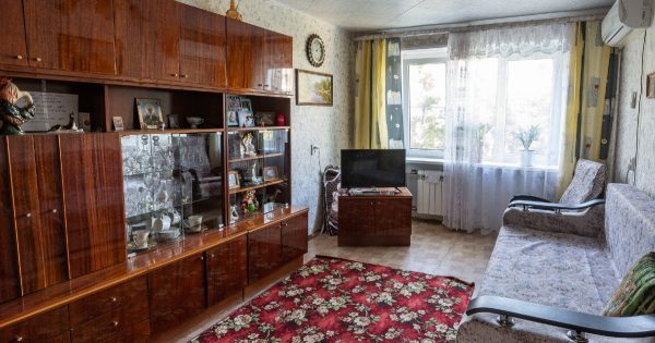 Qué poner en lugar de una pared en el pasillo: opciones de reemplazo modernas