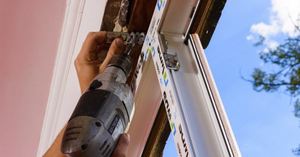 Los expertos en ventilación residencial dan la voz de alarma; todo el mundo está retirando en masa las ventanas de plástico