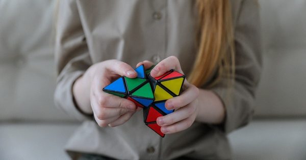 Para olvidarnos de las noticias, nos hacemos preguntas difíciles, y mi marido siempre gana.