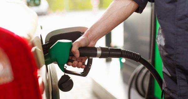 Por qué no debes permitir que un empleado de gasolinera reposte tu coche Por qué no debes permitir que un empleado de gasolinera reposte tu coche
