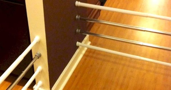 Para que colgar barras de cortina en la cocina