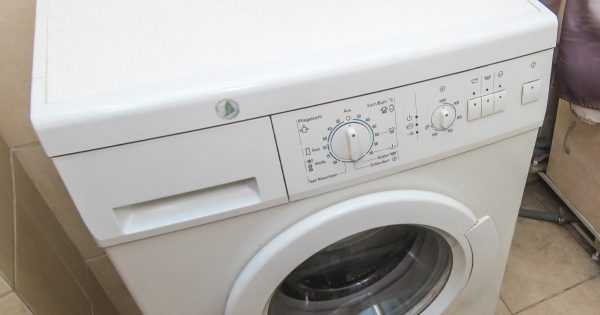 Un amigo de mi esposo vino a arreglar la lavadora, al mismo tiempo me enseñó como usarla correctamente para que funcione como un reloj