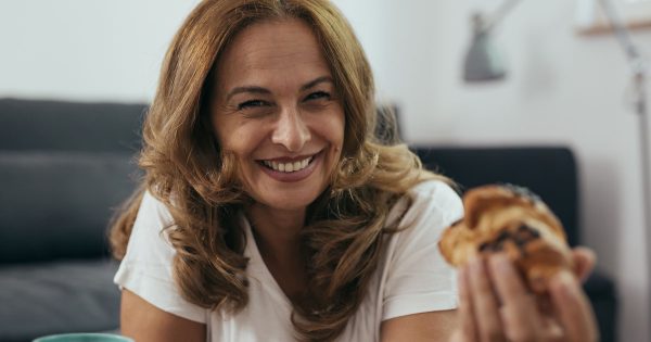 Mi tía a los 63 años vive modestamente, pero nunca ahorra en estas 5 cosas, y no te aconseja hacerlo Mi tía a los 63 años vive modestamente, pero nunca ahorra en estas 5 cosas, y no te aconseja hacerlo