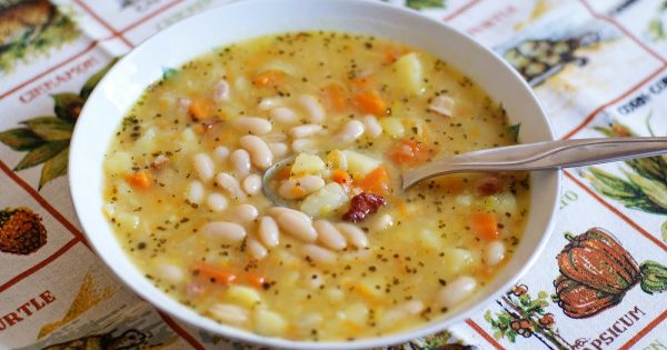 Una sopa muy saludable, fácil de preparar y divinamente sabrosa. ¡Y no precisa de carne!