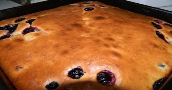 La tarta de crema agria — ¡un postre rápido y extremadamente fácil de preparar!
