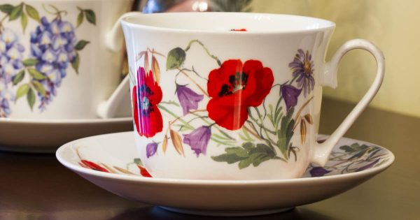 ¿Por qué deberías romper una taza vieja que era agradable para beber bien lejos de casa? ¿Por qué deberías romper una taza vieja que era agradable para beber bien lejos de casa?