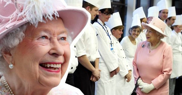 El chef personal de Isabel II contó sobre el plato de la longevidad, que la reina consumió todos los días durante 96 años. El chef personal de Isabel II contó sobre el plato de la longevidad, que la reina consumió todos los días durante 96 años.