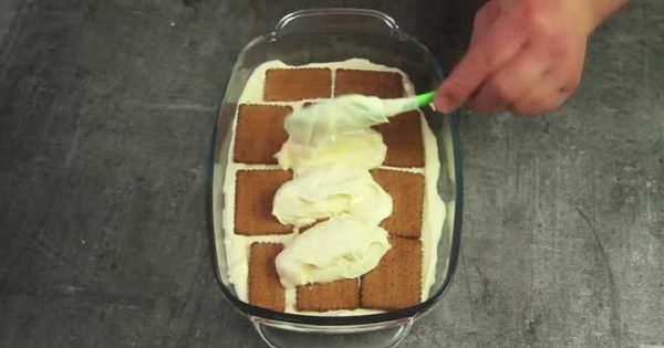 Olvídate del tiramisú: pastel de galletas sin hornear