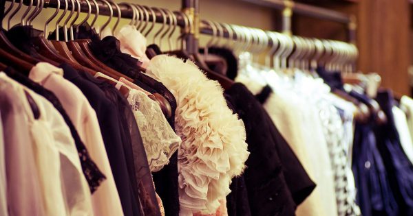 ¿Qué combinaciones de ropa convierten a una mujer respetable en una provinciana poco atractiva?