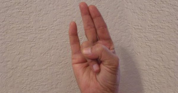 Mantén tu mano en esta posición, y tu cuerpo se sentirá como nuevo…