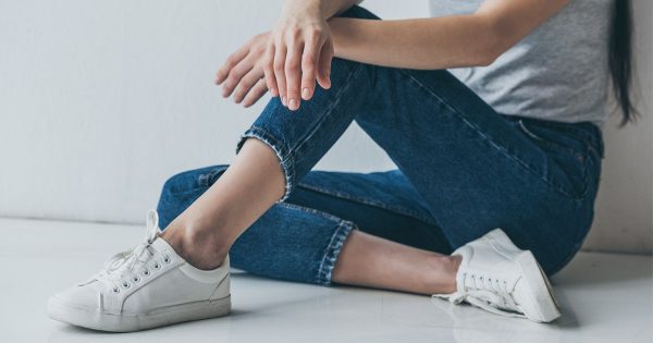 ¿Qué zapatos no se deben usar con jeans?